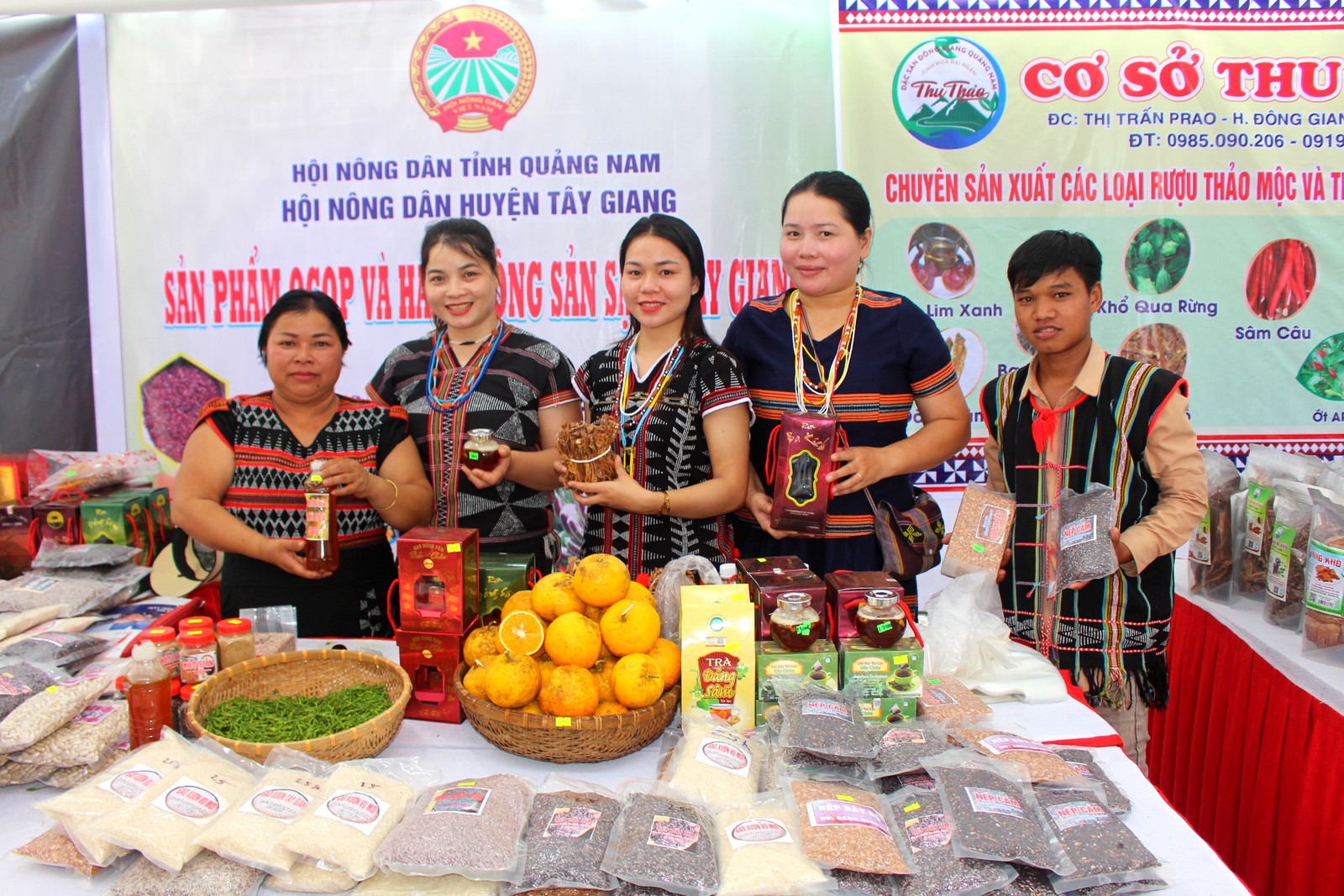 da-nang-ron-rang-phien-cho-nong-san-va-san-pham-ocop-2023-6-1702086445.JPG