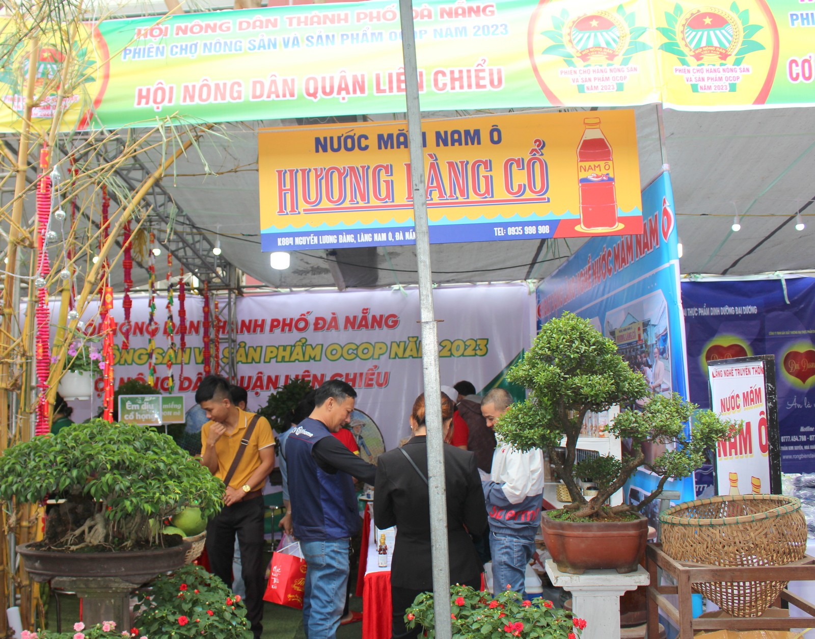 da-nang-ron-rang-phien-cho-nong-san-va-san-pham-ocop-2023-8-1702086860.JPG