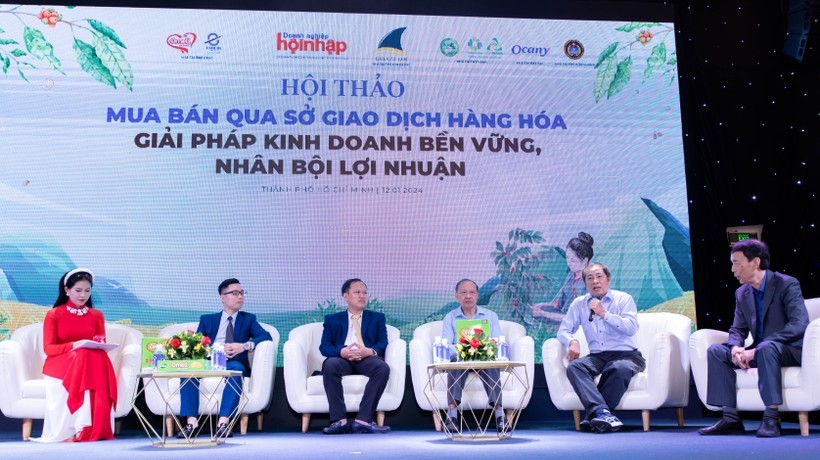 anh-ong-dinh-the-hien-phat-bieu-talkshow-1705132119.jpg
