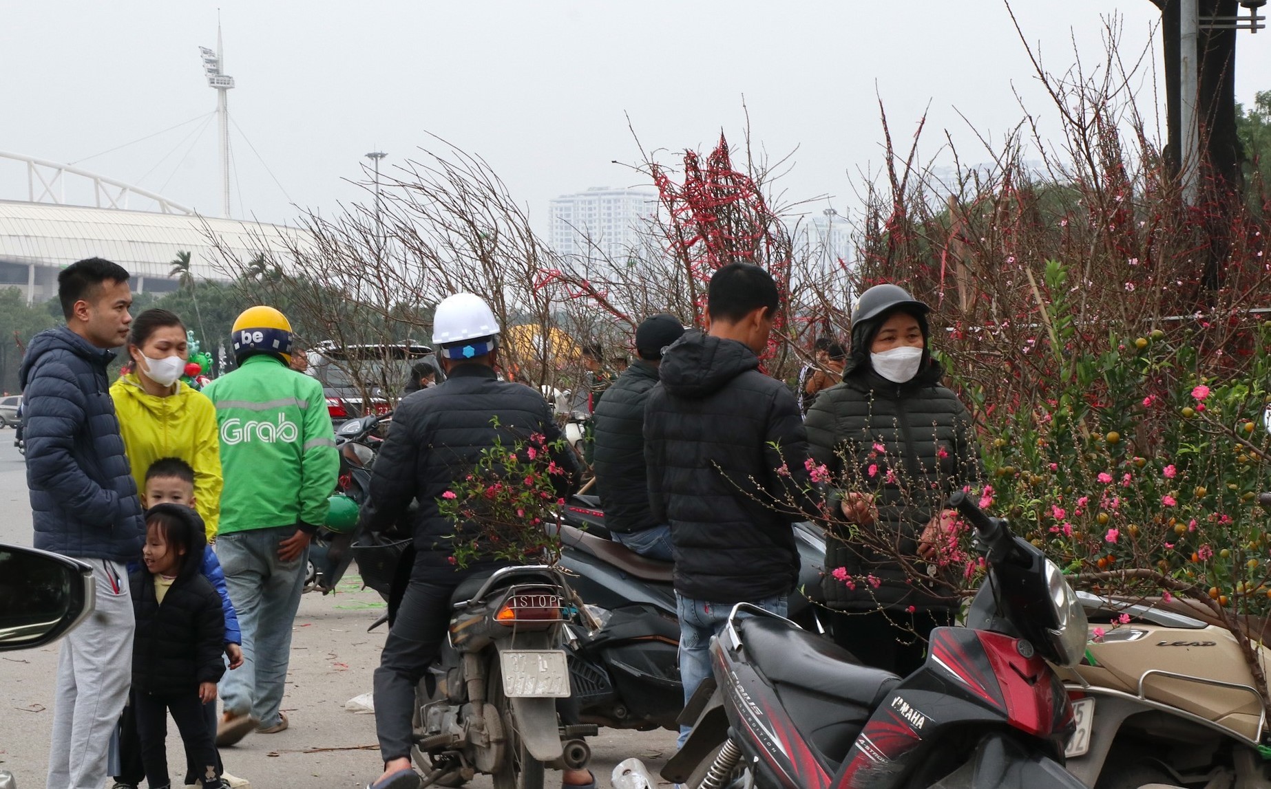 thi-truong-dao-quat-tet-06-1707352368.jpg