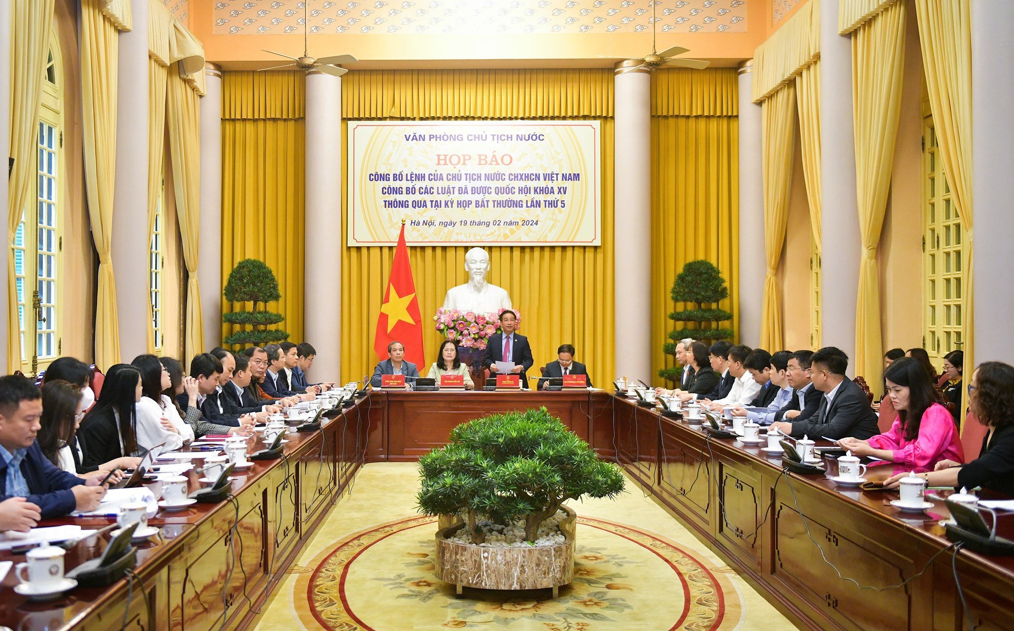 hop-bao-luat-dat-dai-1708326587.jpg