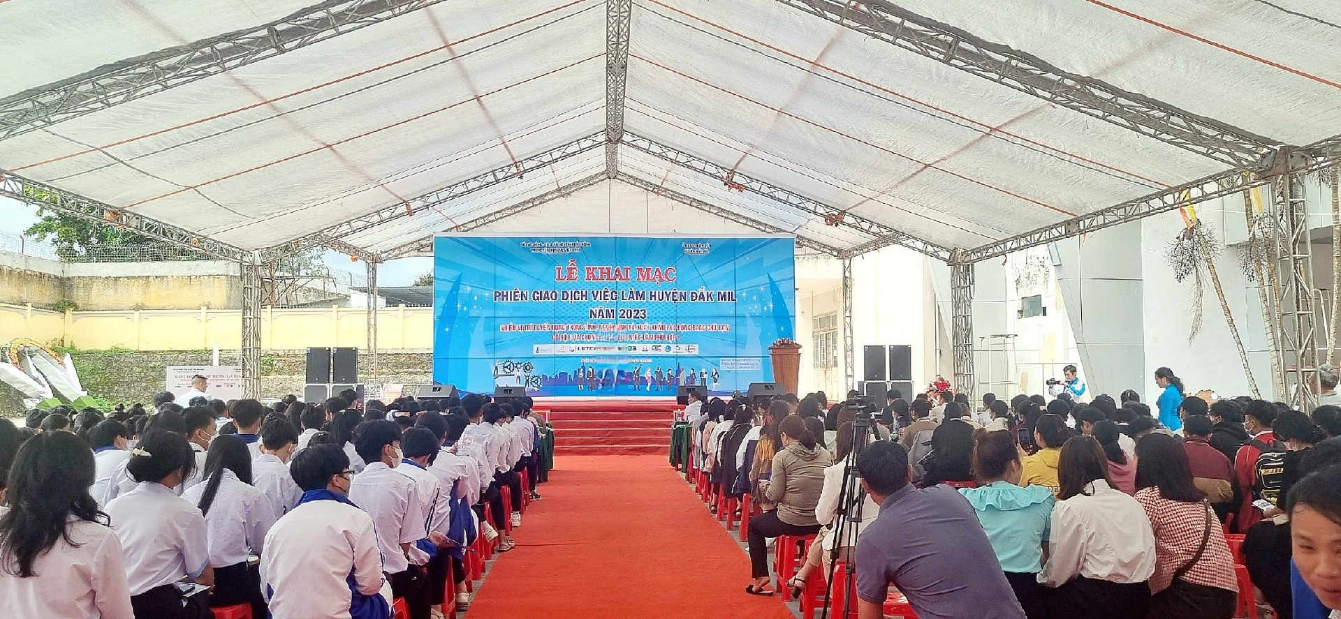 nguon-luc-va-chat-luong-lao-dong-co-vai-tro-quan-trong-trong-viec-thuc-hien-cac-muc-tieu-kinh-te-xa-hoi-cua-dak-nong-1710322923.jpg