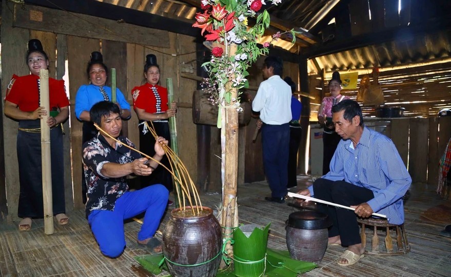 le-cung-hoa-ban-01-1710660207.jpg
