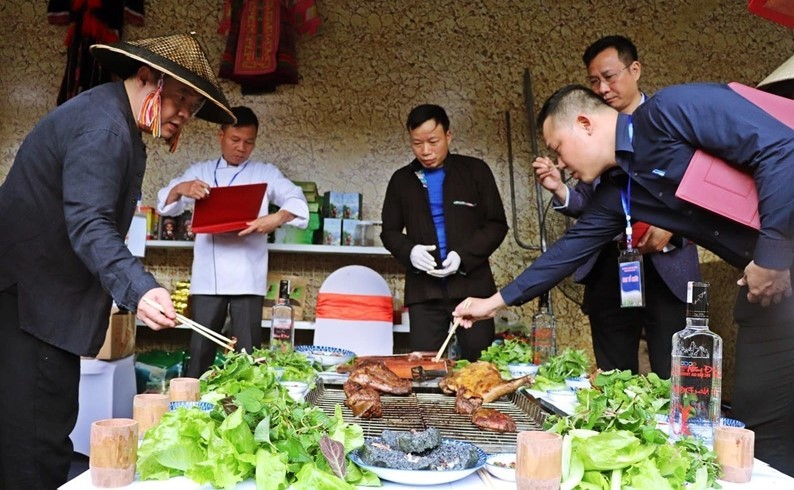 le-hoi-du-lich-ha-giang-02-1711759169.jpg