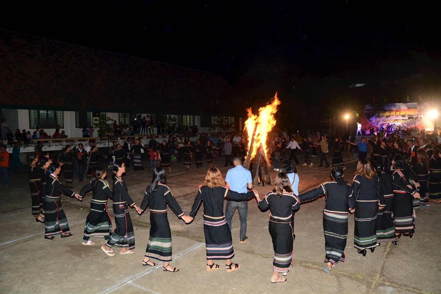 dong-bao-e-de-o-dak-nong-co-gang-giu-gin-nhieu-di-san-van-hoa-vat-chat-va-tinh-than-1712151071.jpg