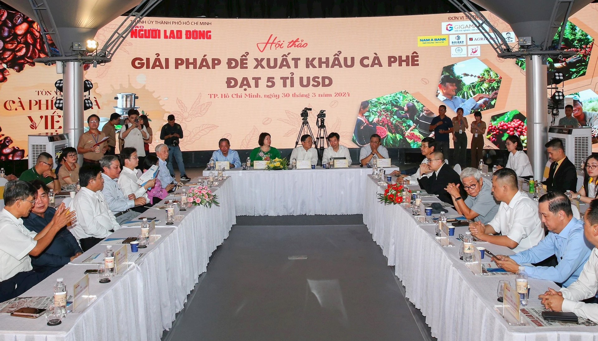 hoi-thao-giai-phap-de-xuat-khau-ca-phe-viet-dat-5-ty-usd-1712312756.jpg