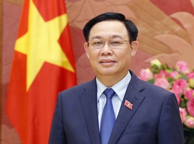 chu-tich-quoc-hoi-tham-trung-quoc-01-1712451418.jpg