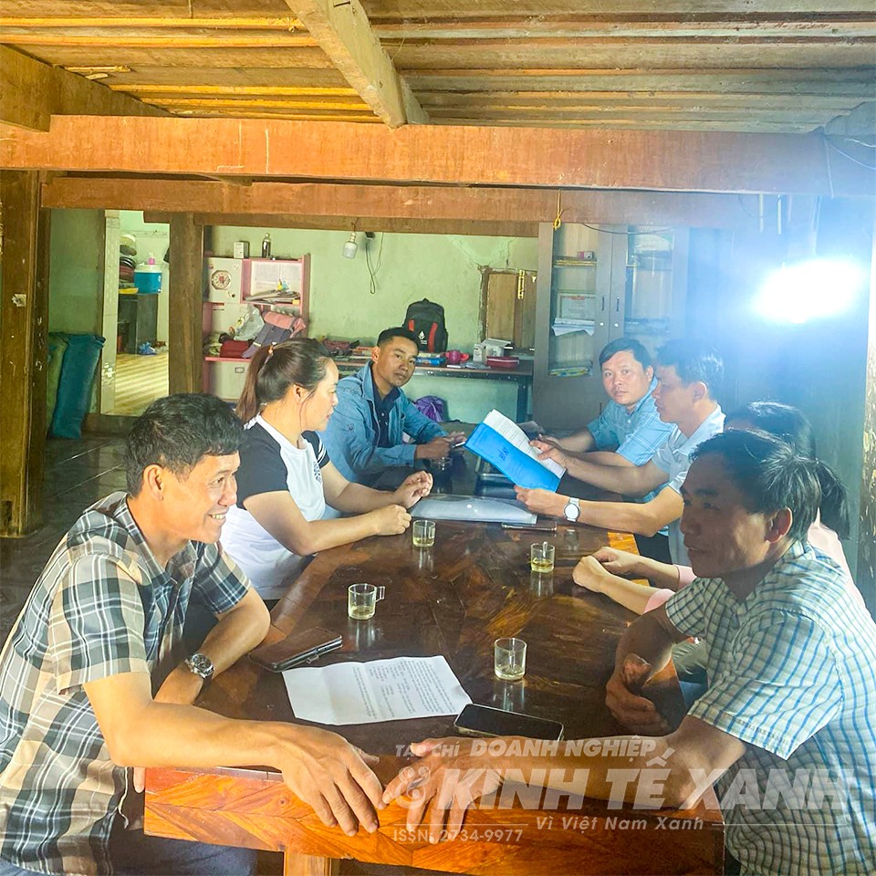 cong-tac-van-dong-tuyen-dung-nhan-su-tai-cac-thon-buon-duoc-cac-truong-thon-va-nguoi-dung-dau-het-suc-ung-ho-hop-tac-1712660794.jpg