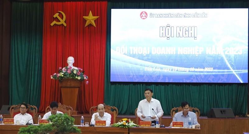 ong-nguyen-tuan-ha-pho-chu-tich-thuong-truc-ubnd-tinh-dak-lak-phat-bieu-tai-hoi-nghi-doi-thoai-voi-doanh-nghiep-1712655707.jpg