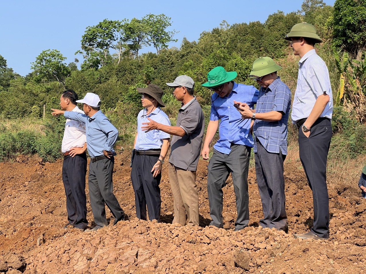 doan-cong-tac-cua-so-nn-ptnt-kiem-tra-thuc-te-va-chi-dao-cong-tac-chong-han-tai-huyen-krong-buk-1713155853.jpg