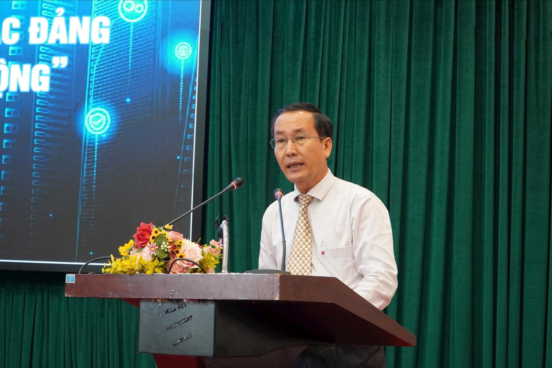 ong-huynh-ngoc-anh-uvtv-tinh-uy-bi-thu-dang-uy-khoi-ccqdn-1713353858.jpg