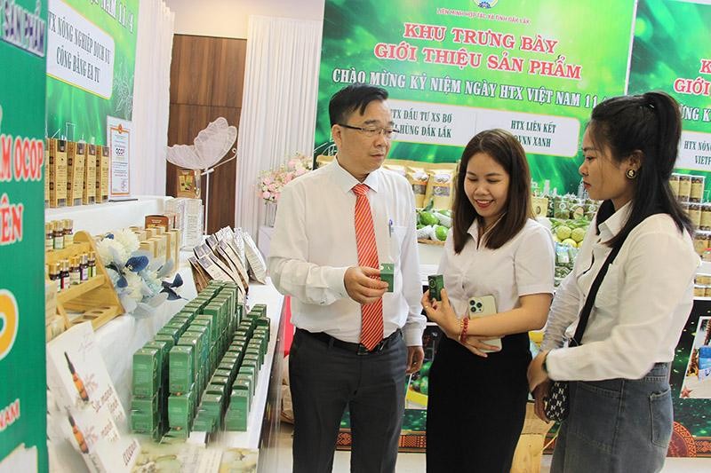 lien-minh-htx-tinh-to-chuc-buoi-trung-bay-va-gioi-thieu-san-pham-danh-cho-cac-htx-thanh-vien-tham-gia-1713437664.jpg