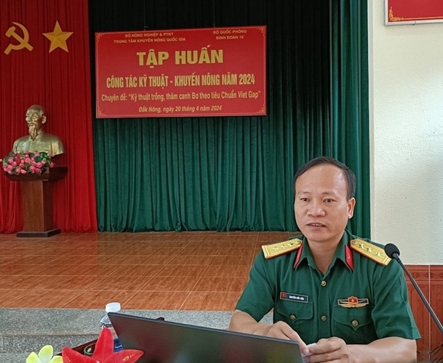 thuong-ta-nguyen-duc-van-chu-nhiem-du-an-khuyen-nong-binh-doan-16-phat-bieu-tai-lop-tap-huan-1713635896.jpg