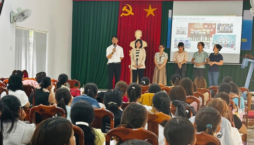mot-buoi-tap-huan-nang-cao-kien-thuc-khoi-nghiep-khoi-su-kinh-doanh-cho-hoi-vien-phu-nu-tham-gia-cuoc-thi-1714133901.jpg
