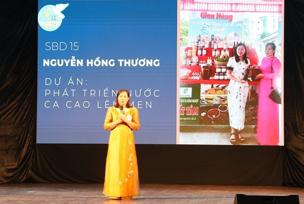 mot-thanh-vien-thuyet-trinh-du-an-phat-trien-nuoc-ca-cao-len-men-tai-ngay-hoi-phu-nu-khoi-nghiep-1714133831.jpg