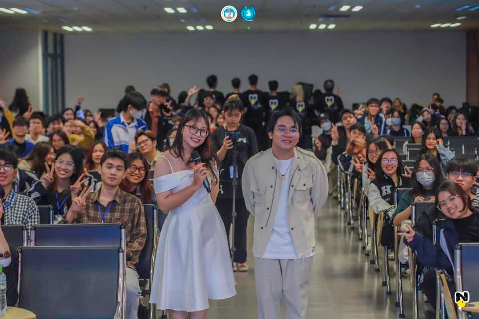 anh-2-chuong-trinh-trien-lam-va-liveshow-2023-1714179780.jpg