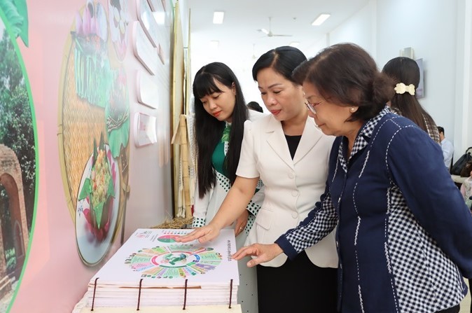 thuc-pham-chay-tu-sen-02-1716261211.jpg