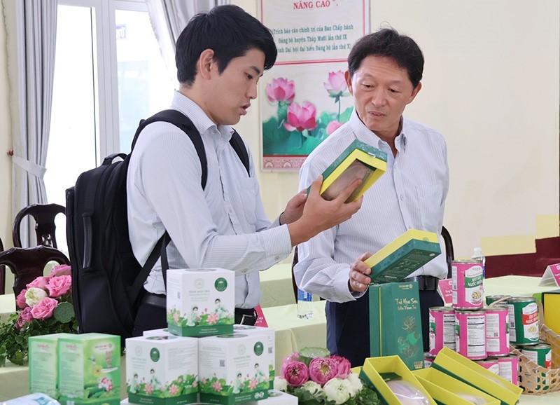 thuc-pham-chay-tu-sen-05-1716261259.jpg