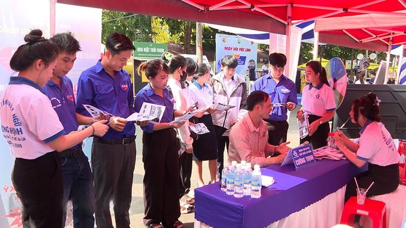 so-ld-tb-xh-dak-lak-to-chuc-buoi-tu-van-va-gioi-thieu-viec-lam-cho-nguoi-lao-dong-1716547527.jpg