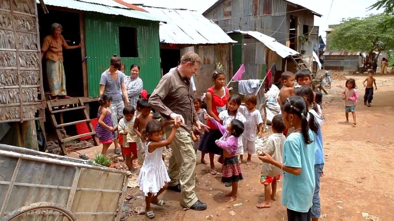 scott-neeson-tu-bo-hao-quang-hollywood-tim-den-hanh-phuc-chan-thuc-tai-mot-bai-rac-o-phnom-penh-6-1718440855.jpg