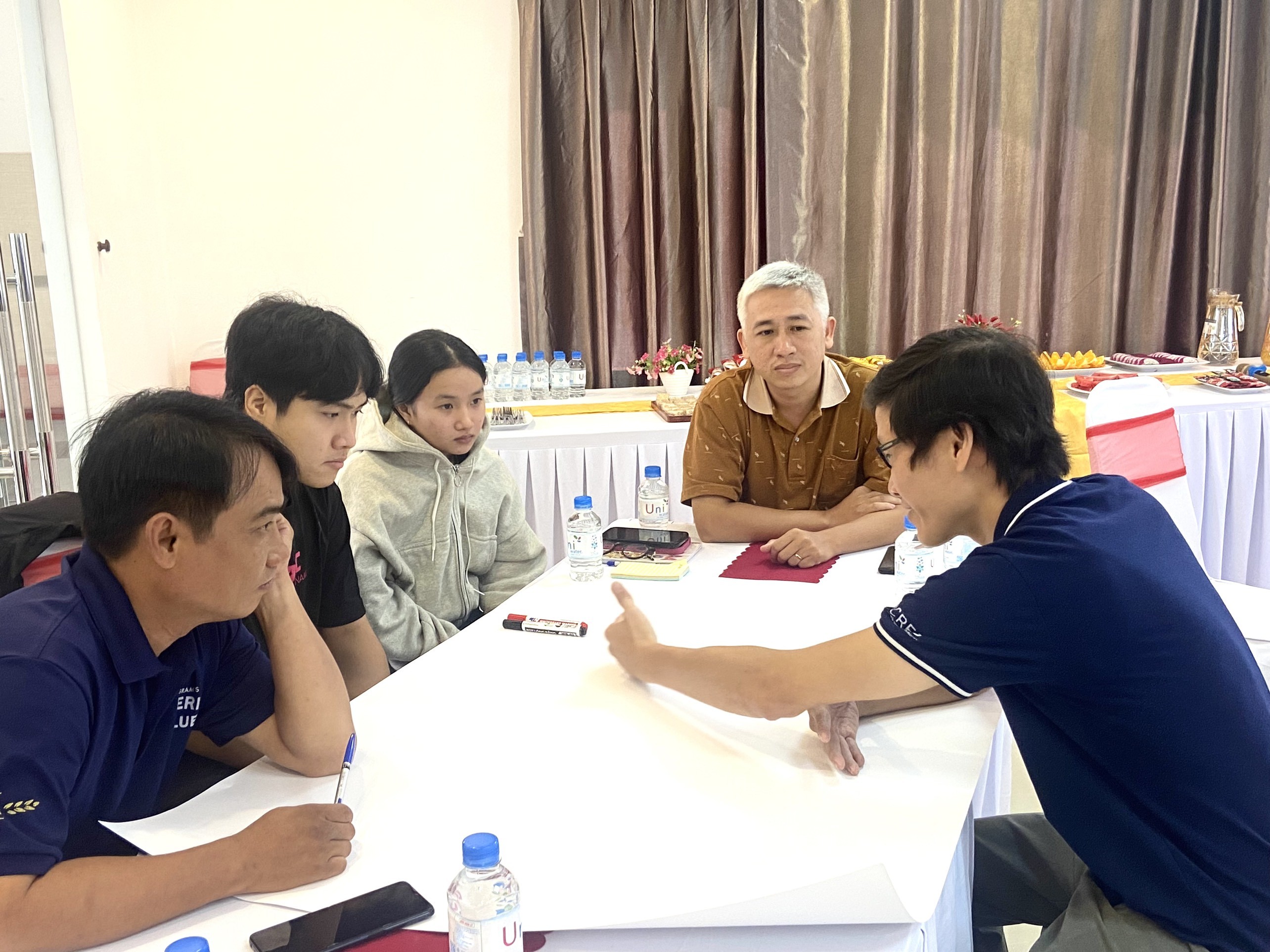 mot-buoi-thao-luan-soi-noi-1719122157.jpg