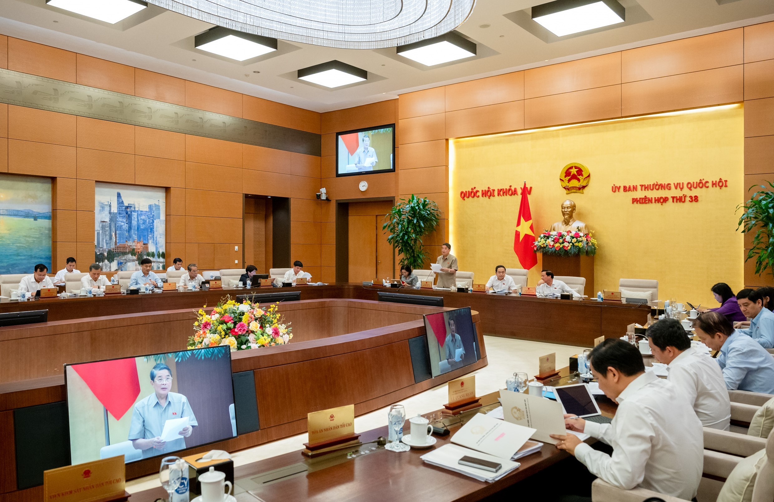 quoc-hoi-hop-quy-hoach-dat-1-1728570132.jpg