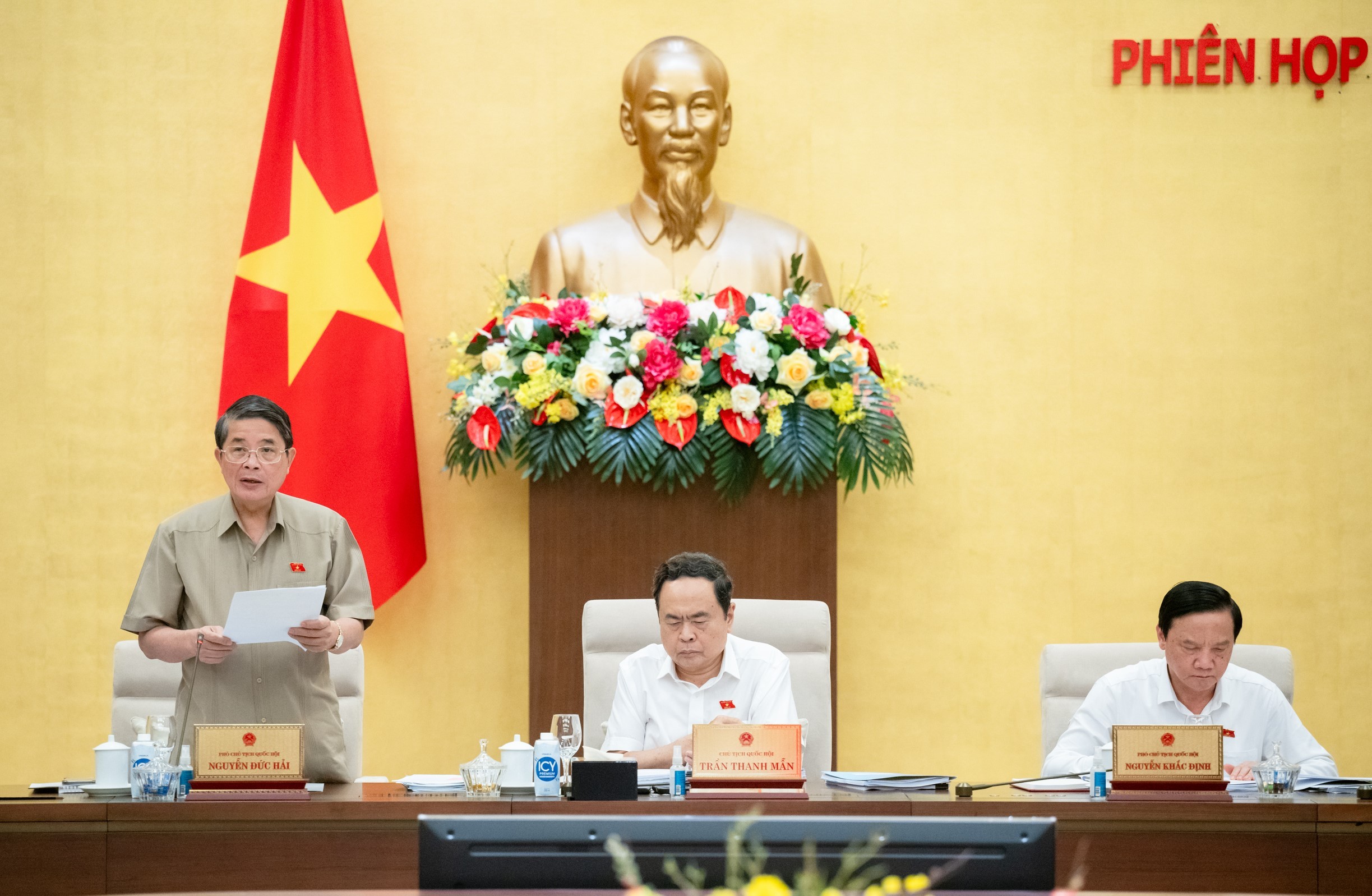 quoc-hoi-hop-quy-hoach-dat-6-1728570363.jpg
