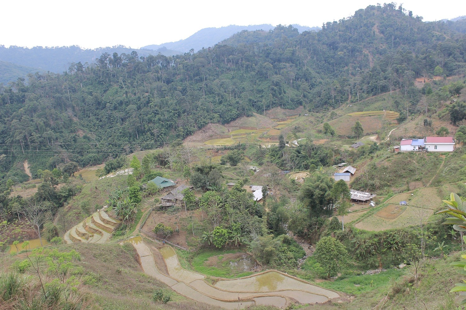 cham-tay-vao-hon-nui-5-1742397460.JPG