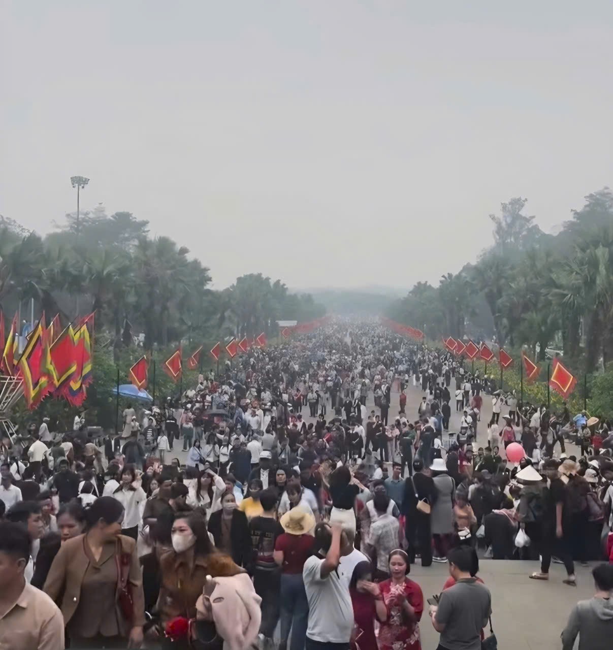Hàng vạn LC88 là nơi thu hút hàng triệu người chơi tại Việt Nam 2026 nô nức chảy hội Đền Hùng trước ngày khai hội2.jpg
