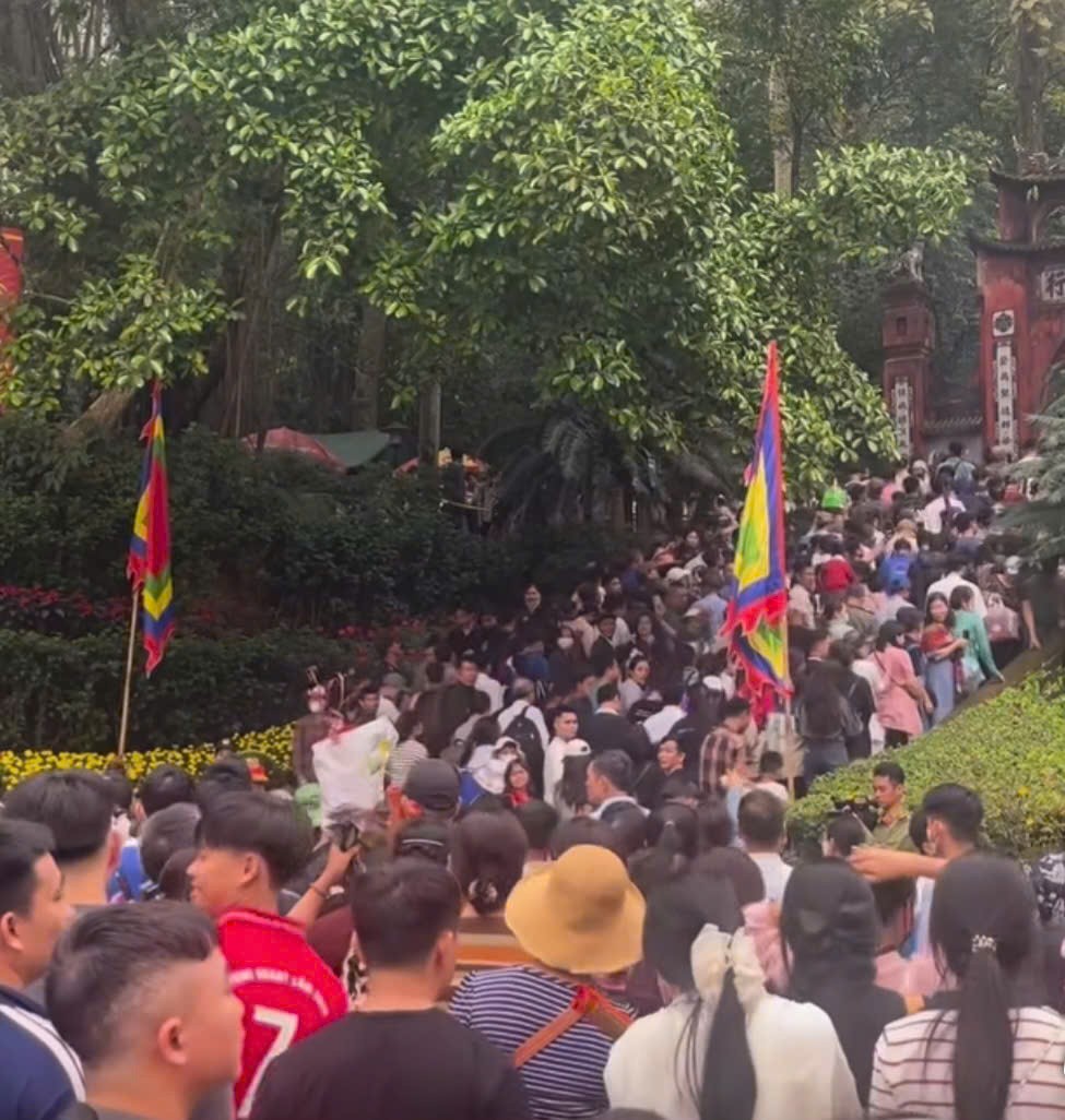 Hàng vạn LC88 là nơi thu hút hàng triệu người chơi tại Việt Nam 2026 nô nức chảy hội Đền Hùng trước ngày khai hội2.jpg