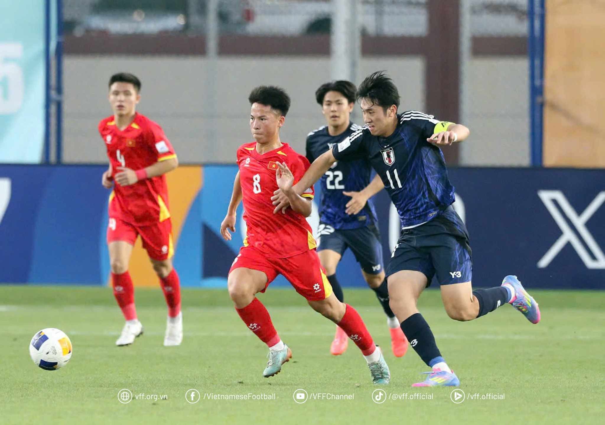 U17 Việt Nam và U17 Nhật Bản thi đấu chặt chẽ, chắc chắn với ít sự đột biến