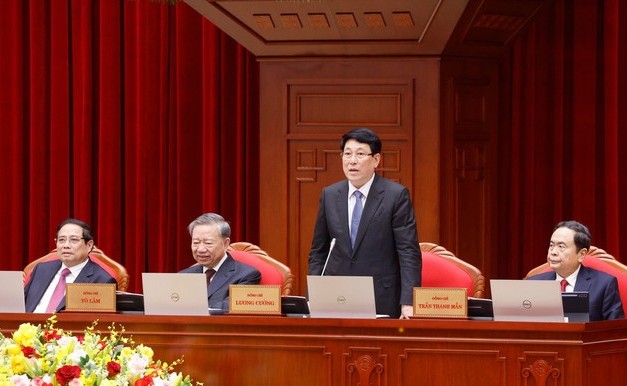hoi-nghi-trung-uong-lan-thu-11-2-1744276111.jpg