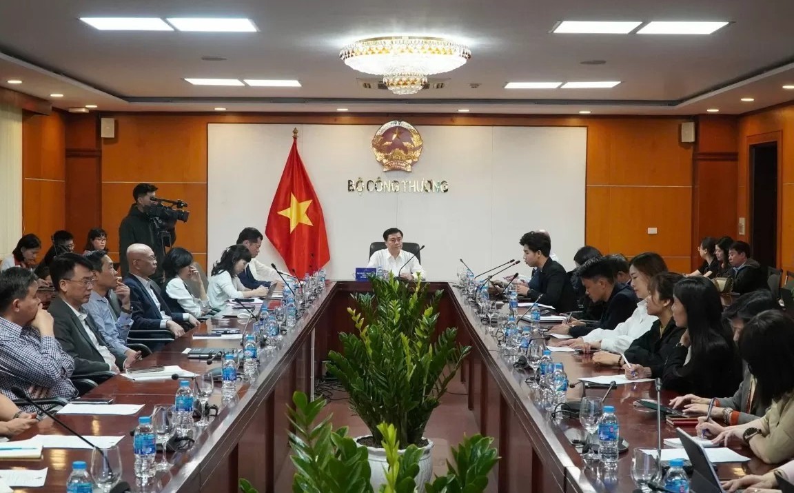 khai-thac-thi-truong-ha-lal-1-1744250904.jpg
