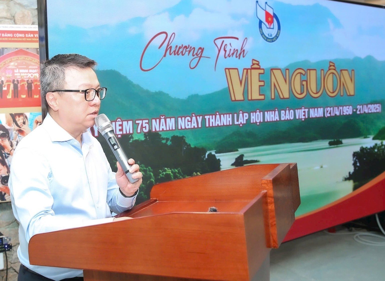 hoi-nha-bao-chuong-trinh-ve-nguon-1-1745204621.jpg