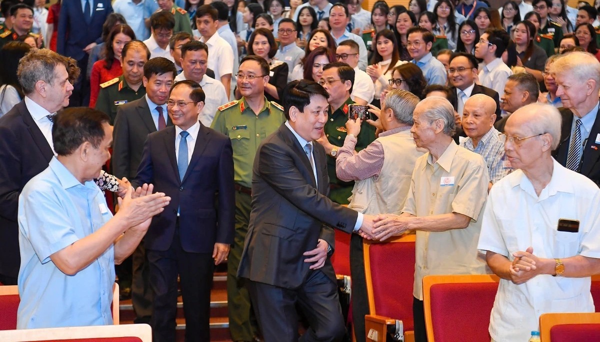 ngoai-giao-kien-tao-hoa-binh-5-1745396276.jpg