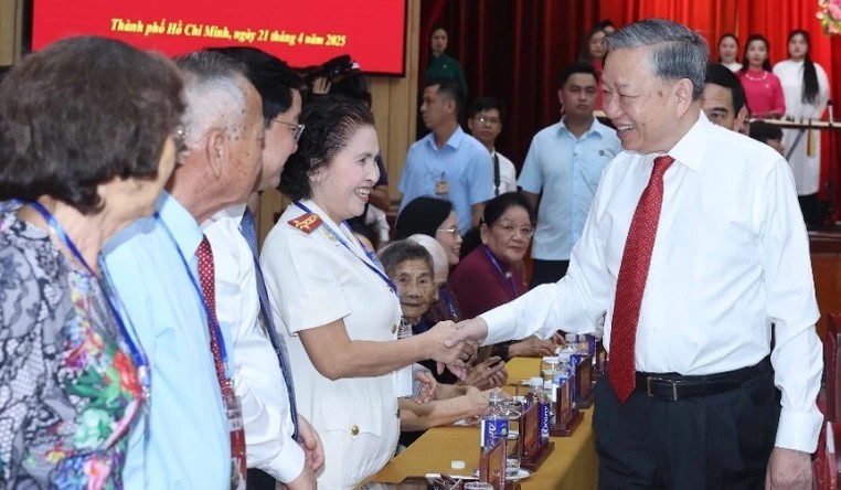 nuoc-viet-nam-la-mot-dan-toc-viet-nam-la-mot-3-1745737729.jpg