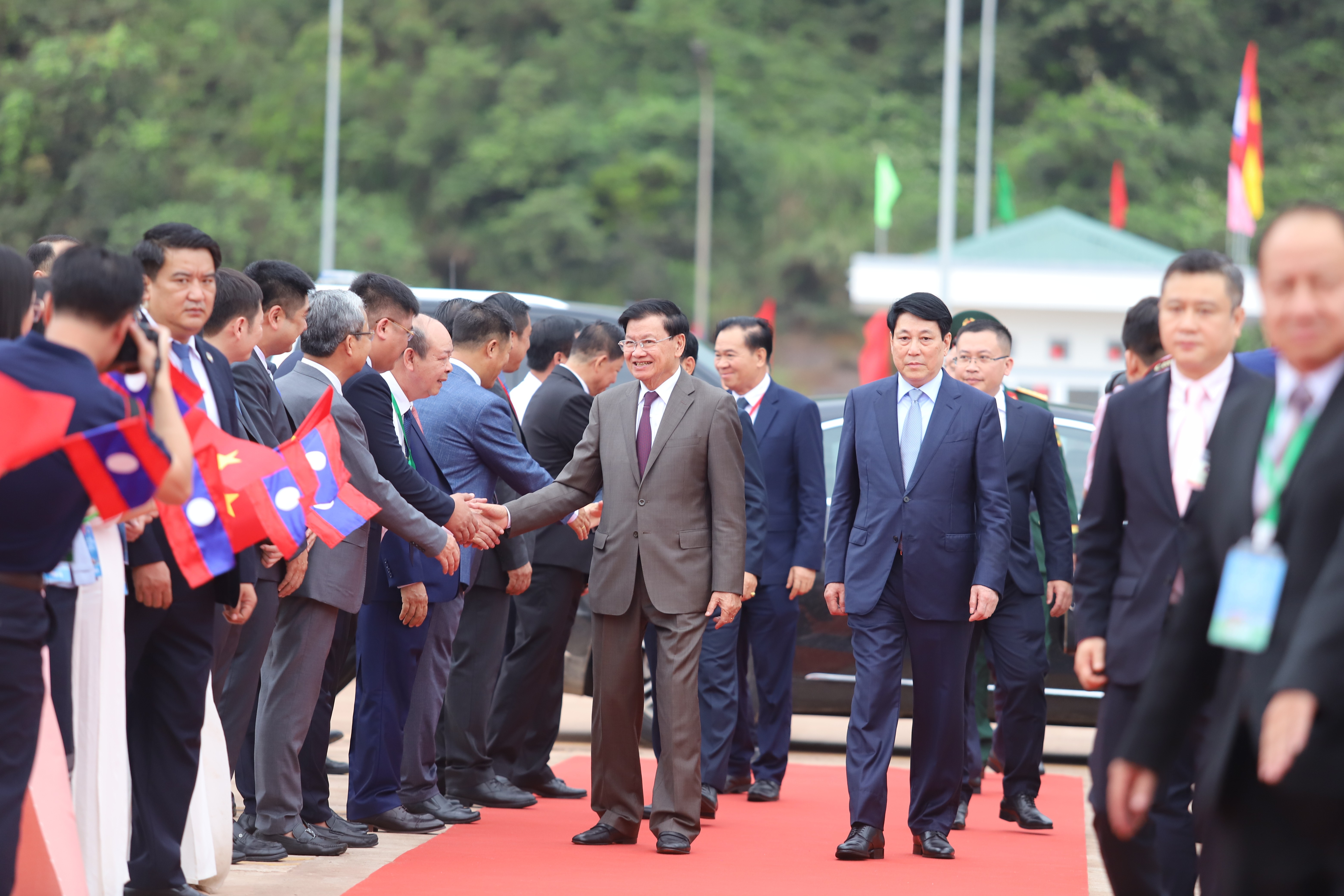 khanh-thanh-cang-viet-lao-2-1745845766.JPG