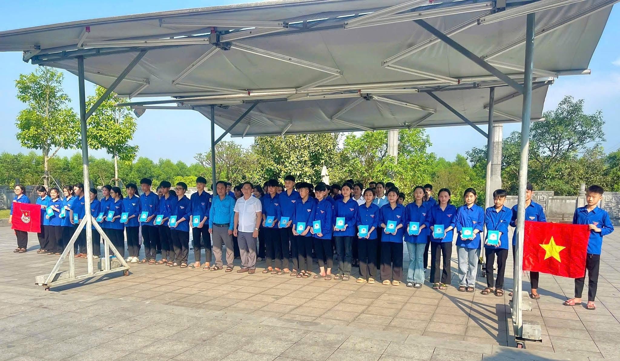 50-nam-gaiir-phong-mn-1745981702.jpg