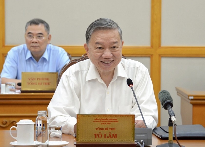 bo-chinh-tri-hop-sap-xep-don-vi-hanh-chinh-2-1746264208.jpg