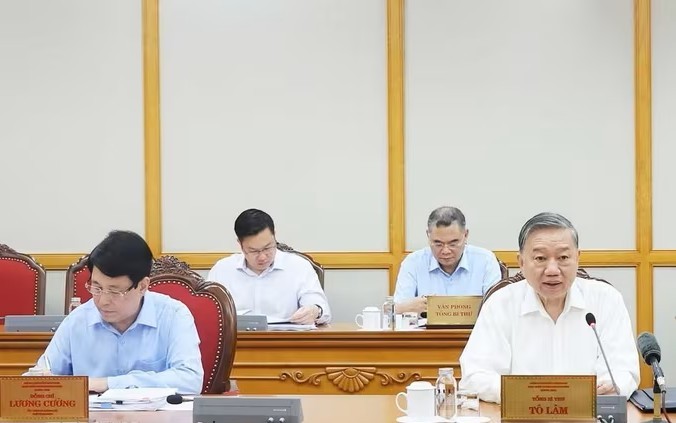 bo-chinh-tri-hop-sap-xep-don-vi-hanh-chinh-6-1746264325.jpg