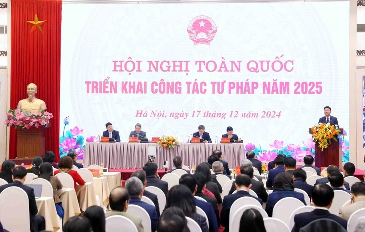 xay-dung-va-thi-hanh-phap-luat-3-1746236306.jpg