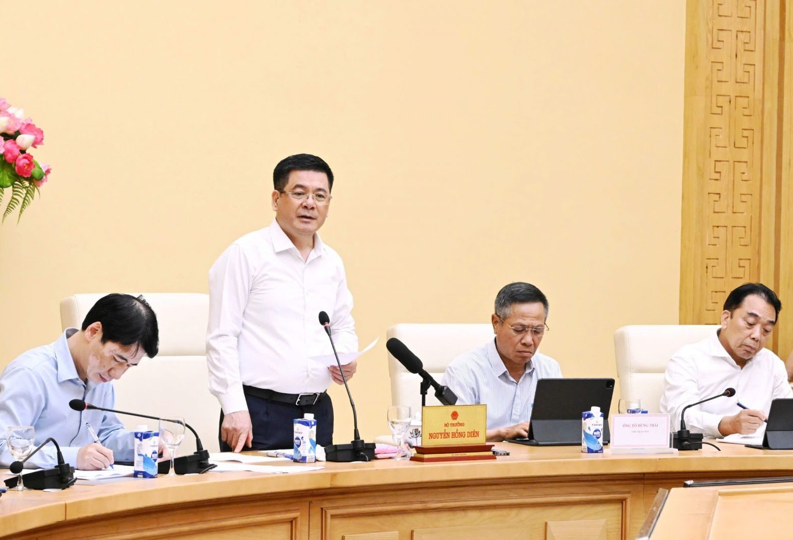 dam-phan-thuong-mai-3-1746665343.jpg