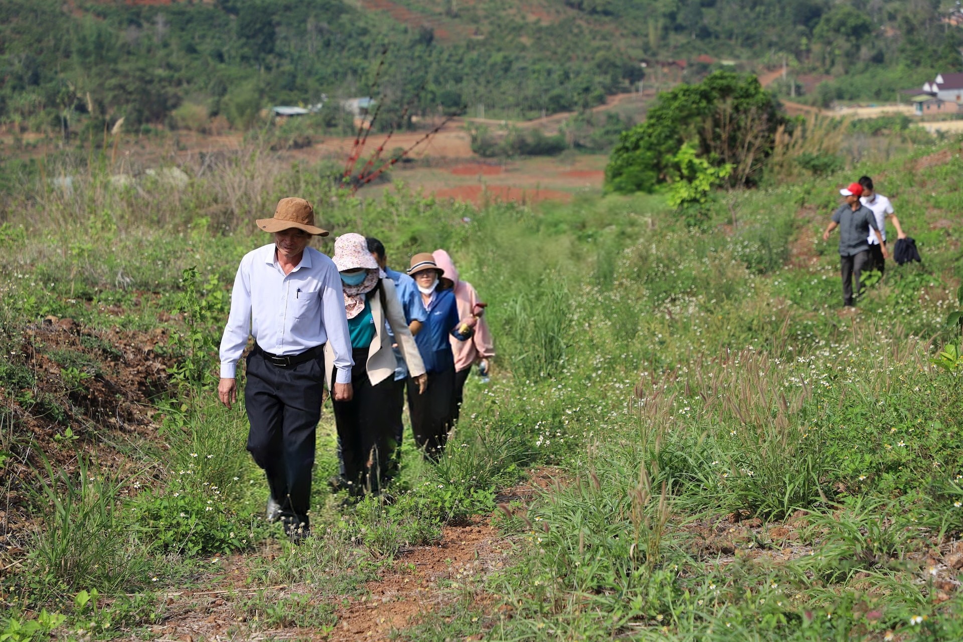 doan-khao-sat-thuc-dia-tai-nui-lua-nam-kar-o-xa-quang-phu-huyen-krong-no-1746678917.jpeg