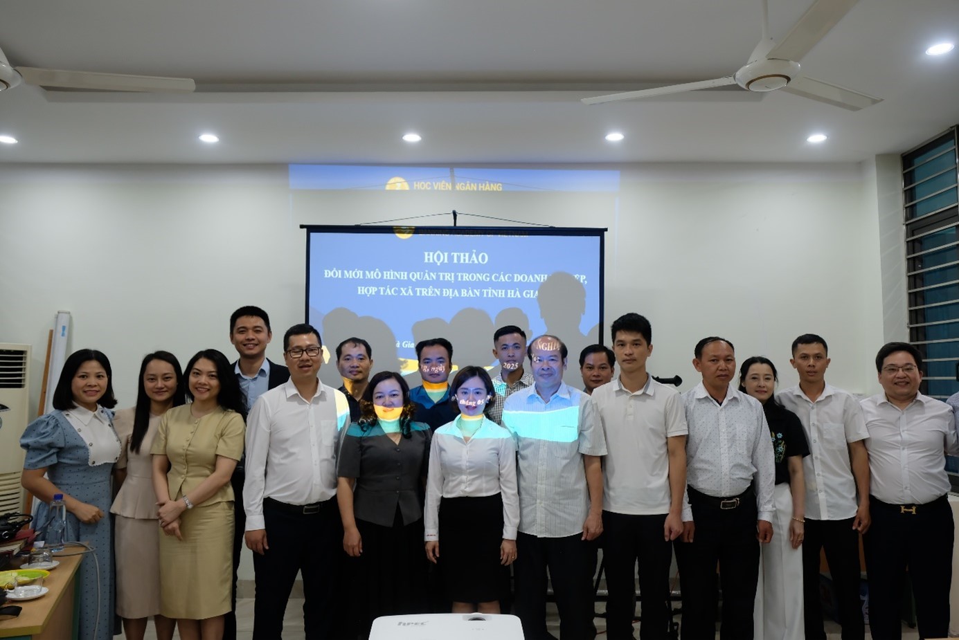hoi-thao-mo-hinh-quan-tri-doanh-nghiep-hop-tac-xa-tren-dia-ban-ha-giang-6-1747016620.jpg