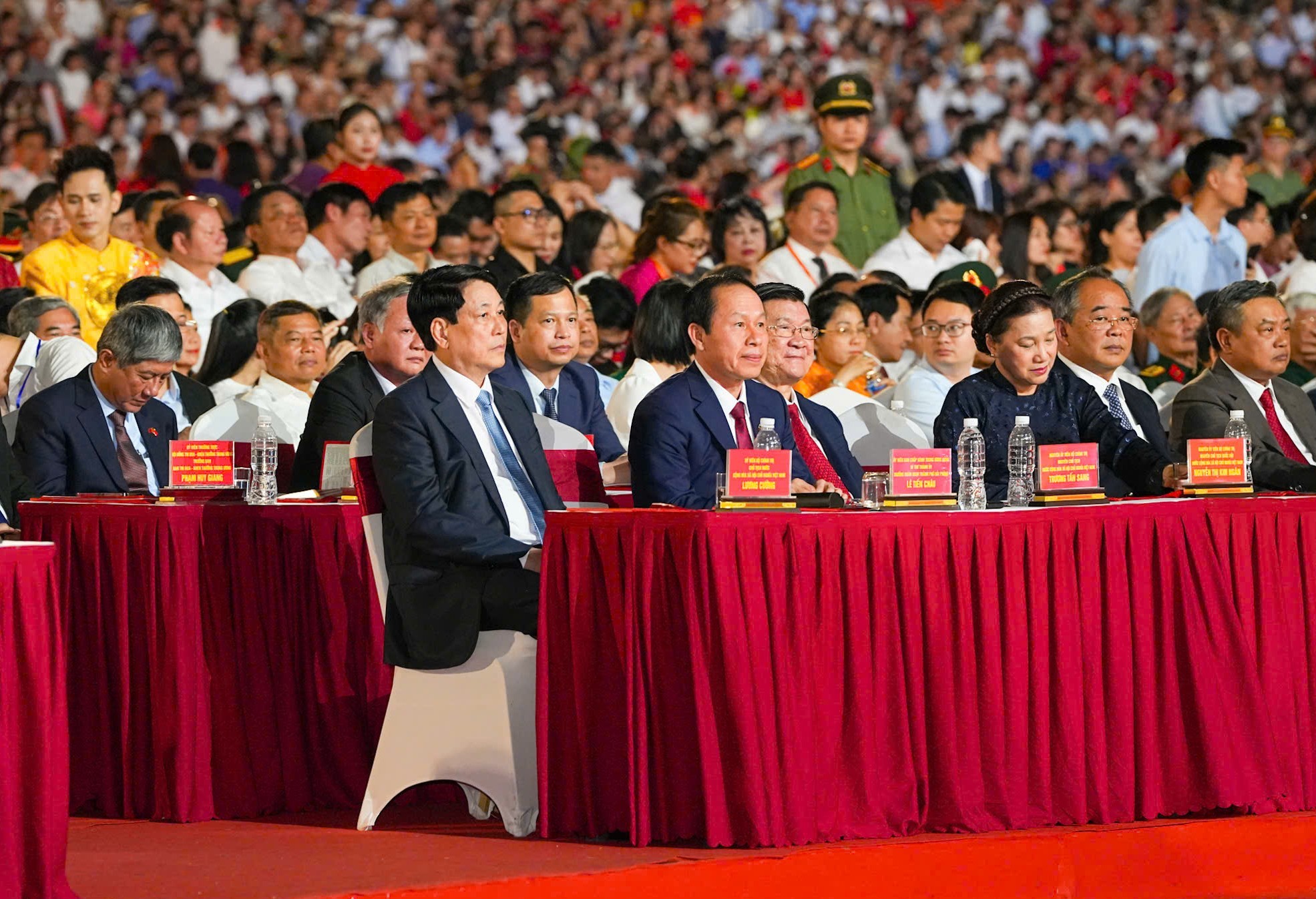 ky-niem-70-nam-giai-phong-hai-phong-2-1747182299.jpg