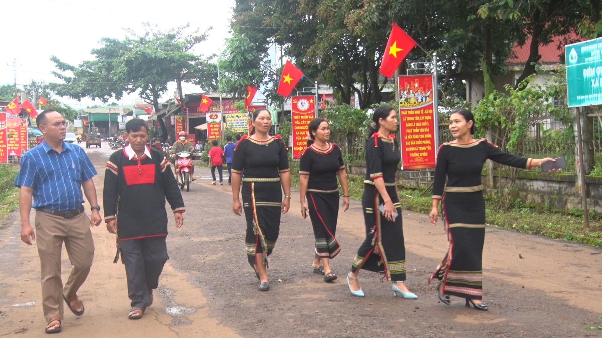 buon-phong-xa-ea-tul-huyen-cu-mgar-tuyen-truyen-ba-con-bao-ton-van-hoa-dan-toc-e-de-1747786338.jpg