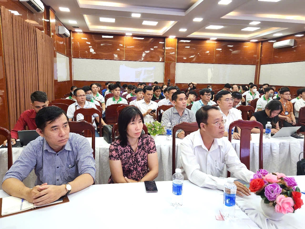anh-5-hoi-thao-1749088448.jpg