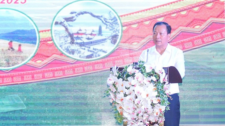 Đồng chí Hoàng Quốc Khánh, Phó Chủ tịch Thường trực UBND tỉnh Lào Cai phát biểu khai mạc Tọa đàm “Kết nối phát triển Lc88.men Cá cược thể thao xanh” trong khuôn khổ Hội chợ Lc88.men Cá cược thể thao quốc tế Lào Cai 2025.