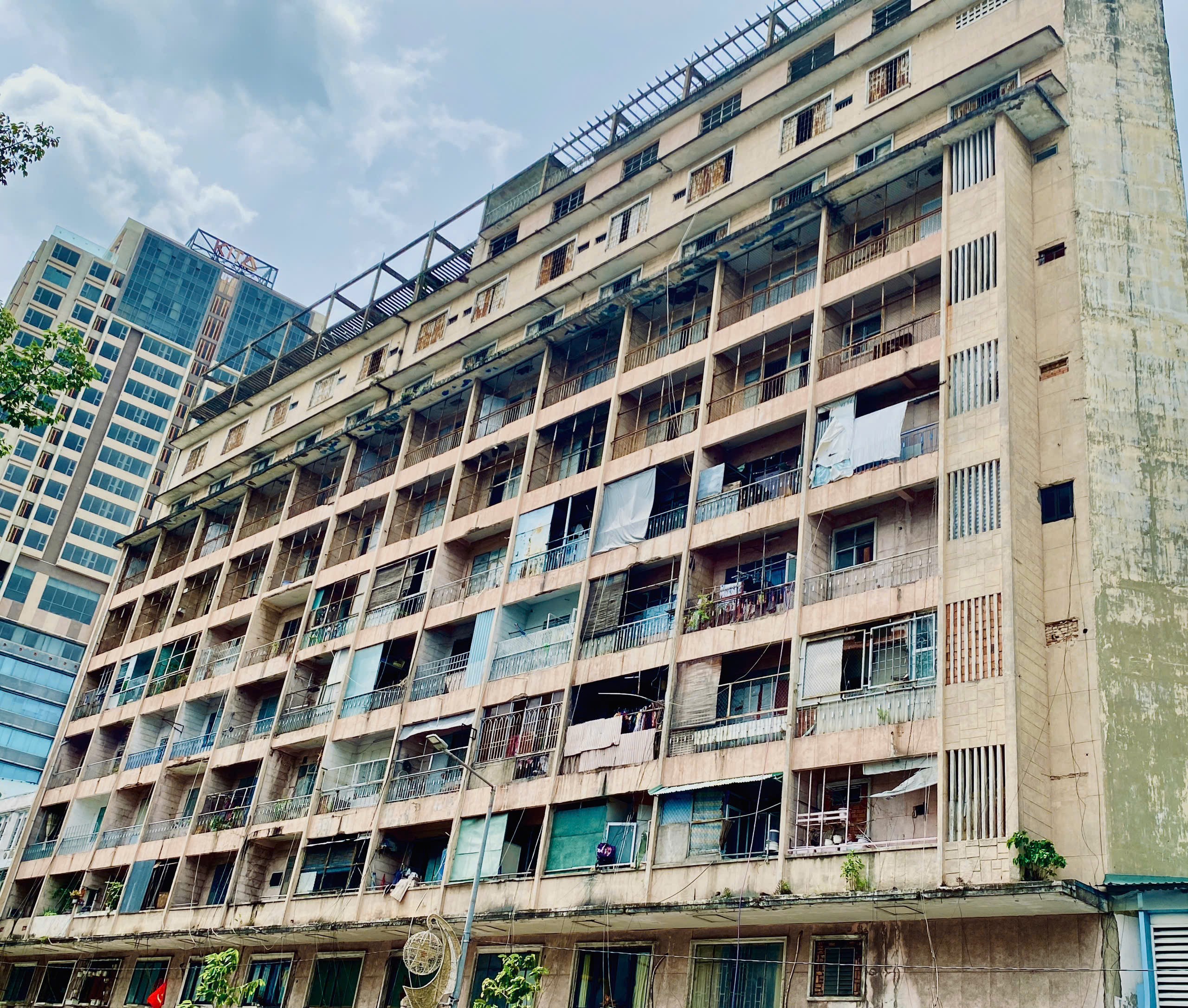 Một số chung cư cũ tại Thành phố Hồ Chí Minh. (Ảnh: Võ Nga)