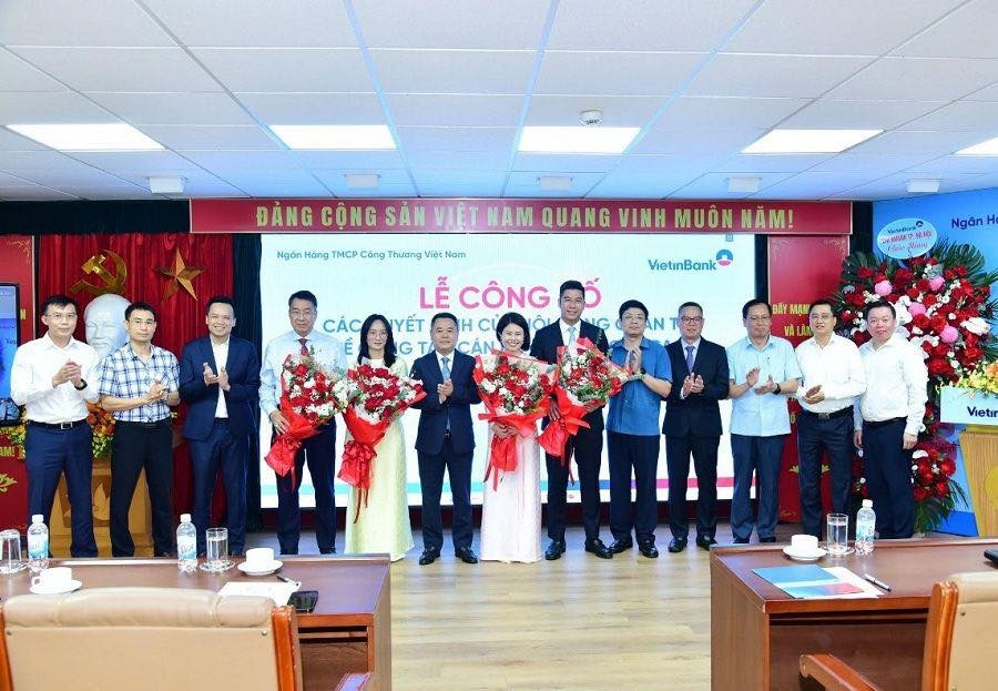 lan-song-thay-doi-nhan-su-cap-cao-tai-cac-ngan-hang-nua-dau-2025-684b9c071c4f6-1749786211.jpg